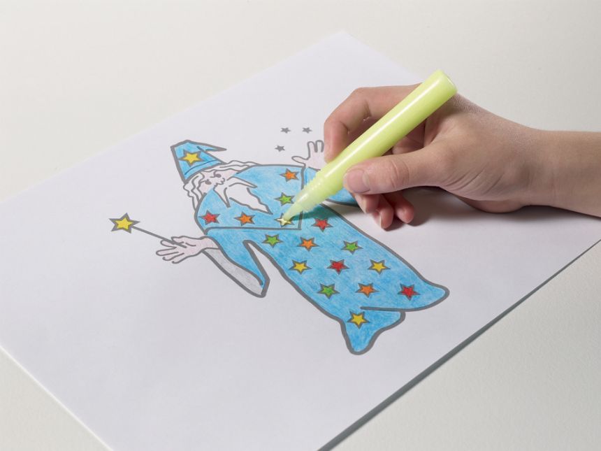 Pimedas helendava tindiga markerid