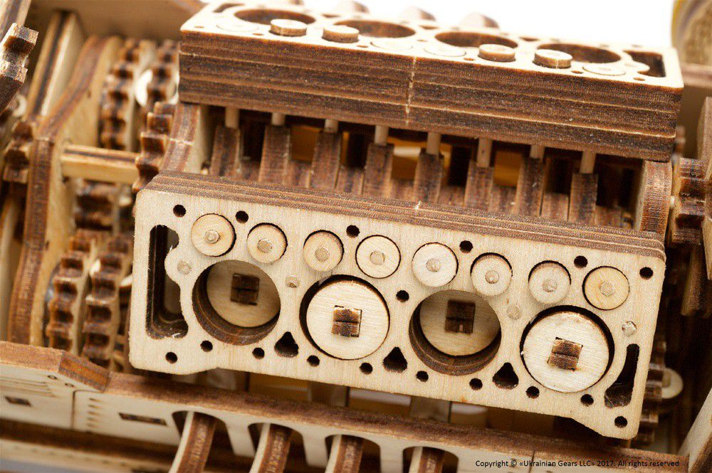 UGEARS Võidusõiduauto