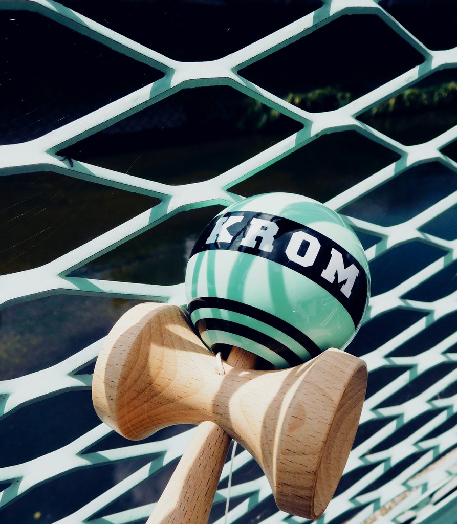 Kendama "Strogo TOKYO CAB"