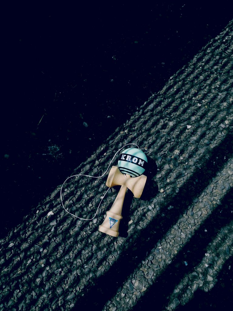 Kendama "Strogo TOKYO CAB"