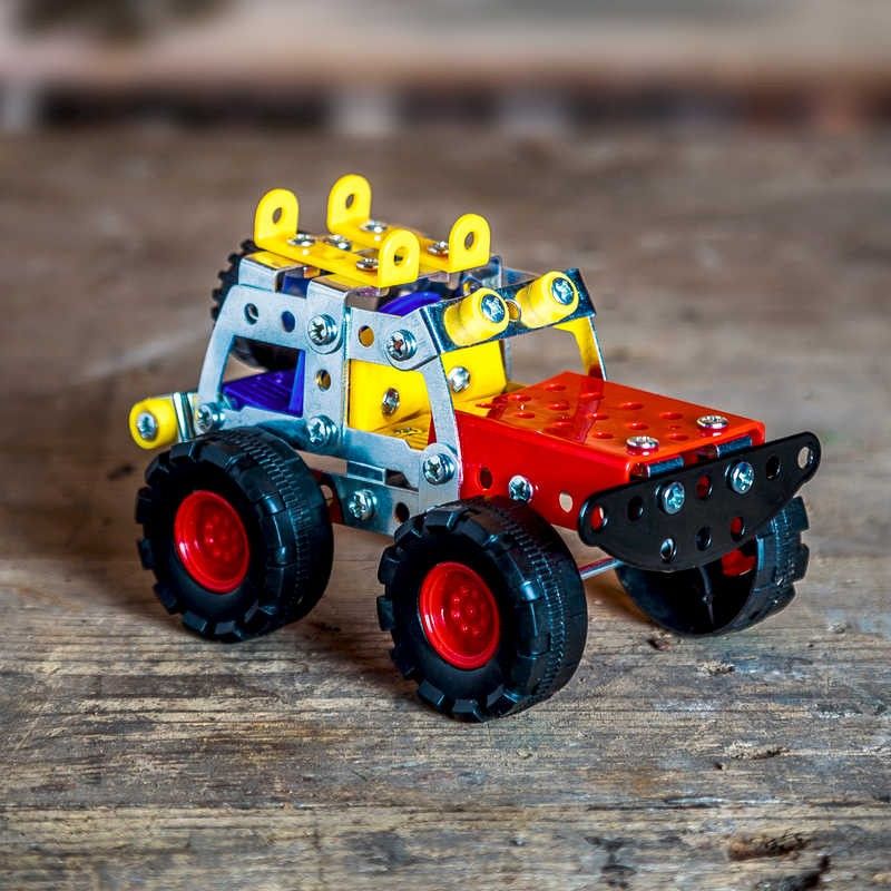 Metallkonstruktor "Maastikuauto"