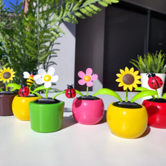 Päikesepatareiga lill või lepatriinu