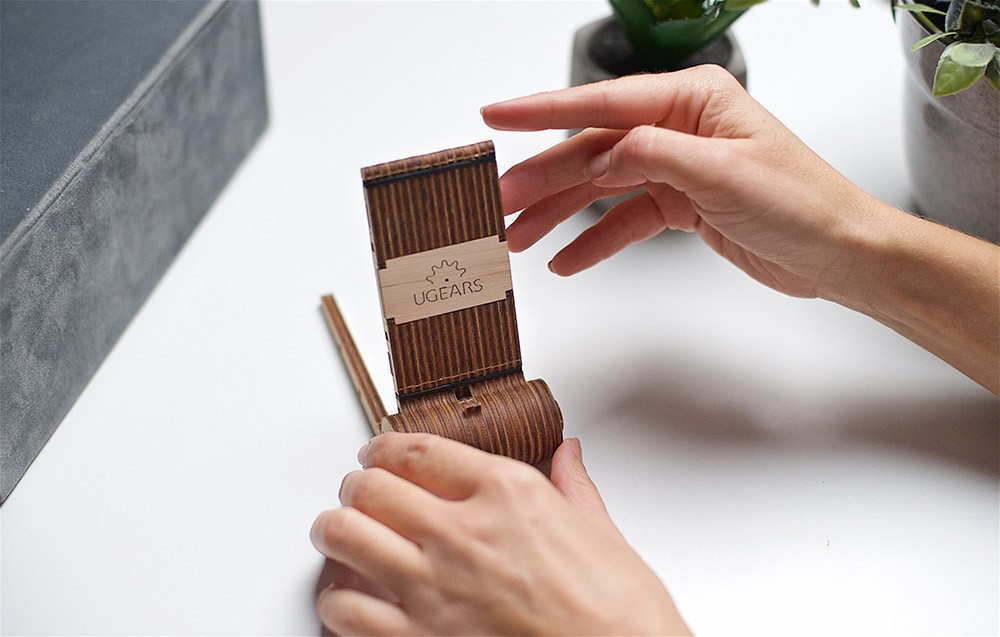 Ugears Mehaaniline mudel "Volditav telefonihoidik"