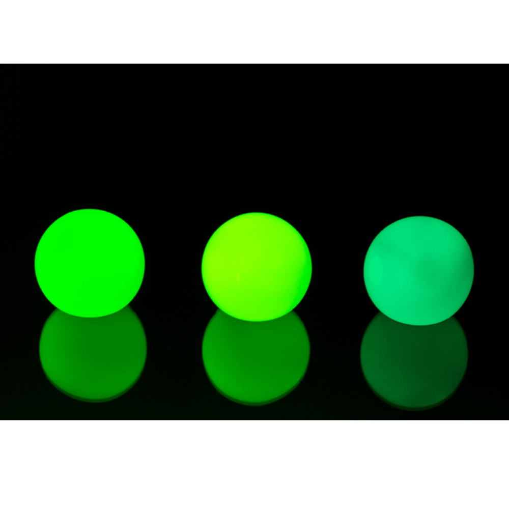 pimedas helendavad pallid